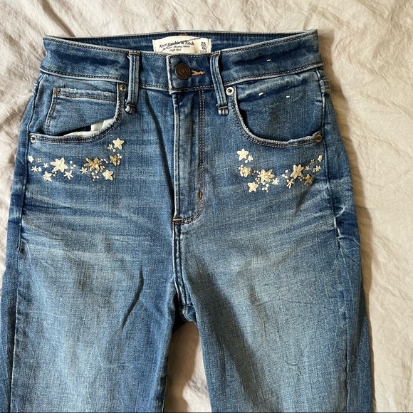 Abercrombie & Fitch Midrise Embroidered Skinny Jeans - Picture 7 of 16